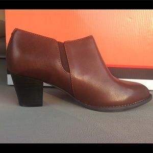 Vionic Taber Booties size 6.5